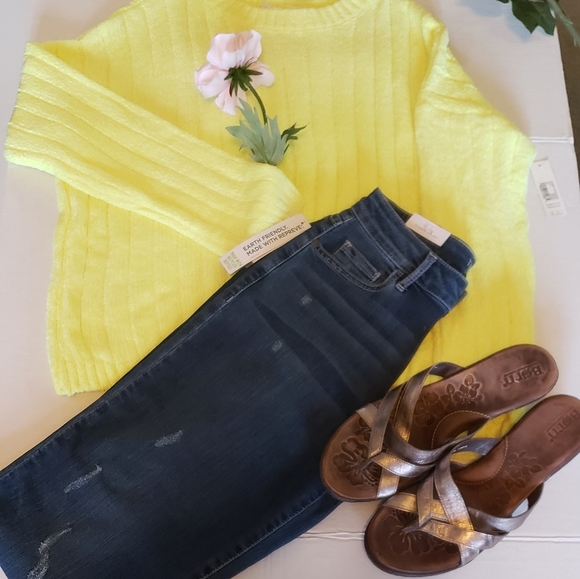 NWT women's jeans, size 6 straight leg, pants - Picture 5 of 5